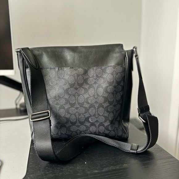 Coach Houston Messenger Bag in Signature Canvas - Picture 2 of 4